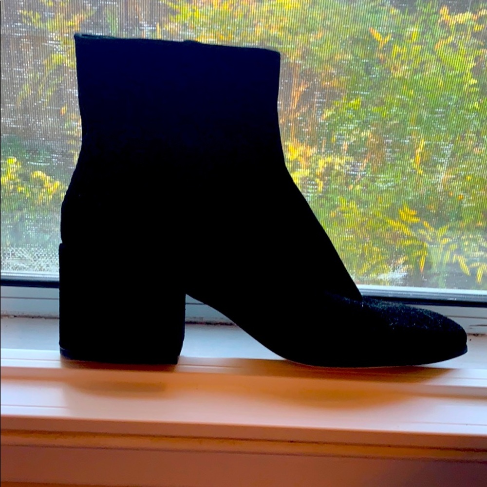 Dolce Vita black ankle booties